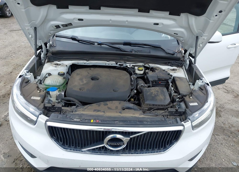 2020 VOLVO XC40 T5 MOMENTUM VIN: YV4162UK9L2343082