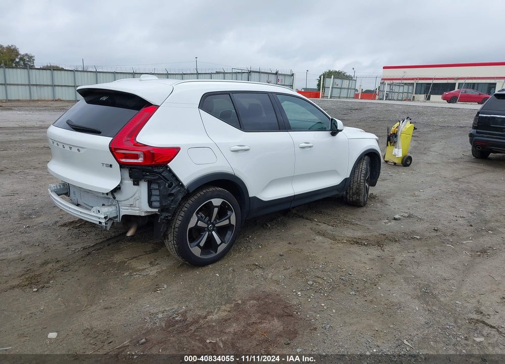 2020 VOLVO XC40 T5 MOMENTUM VIN: YV4162UK9L2343082