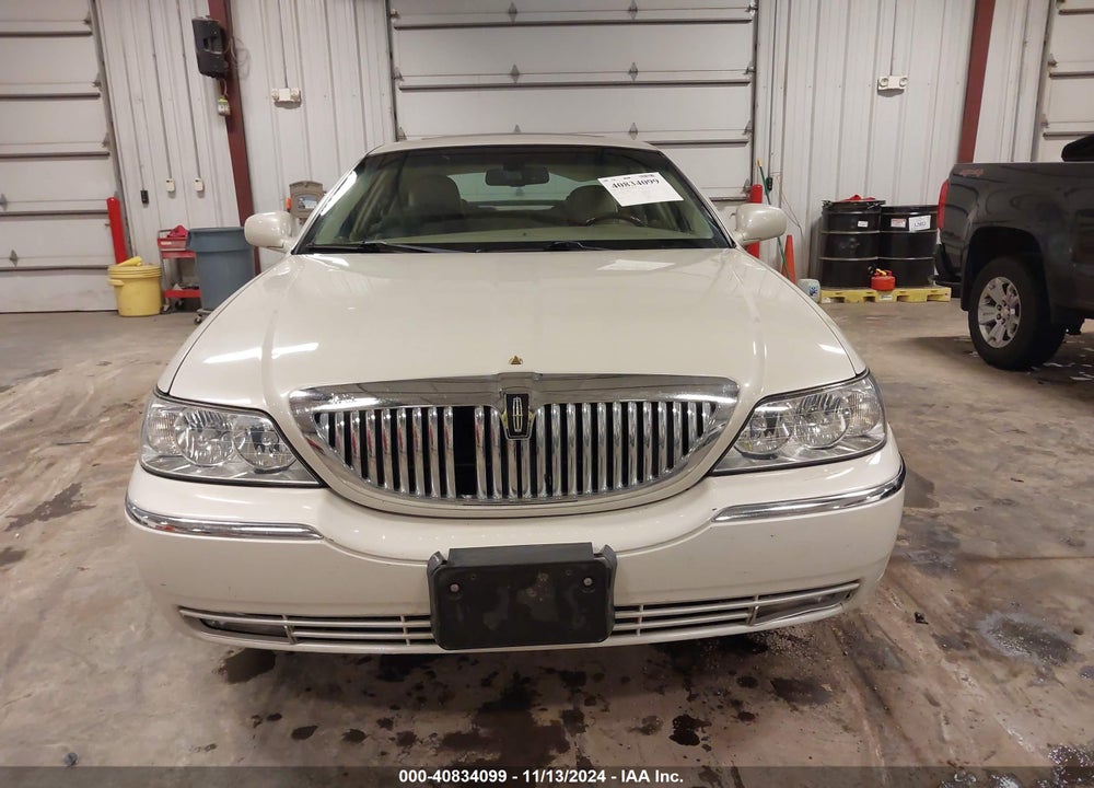2007 LINCOLN TOWN CAR DESIGNER SERIES VIN: 1LNHM83V37Y605408