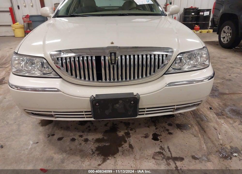 2007 LINCOLN TOWN CAR DESIGNER SERIES VIN: 1LNHM83V37Y605408