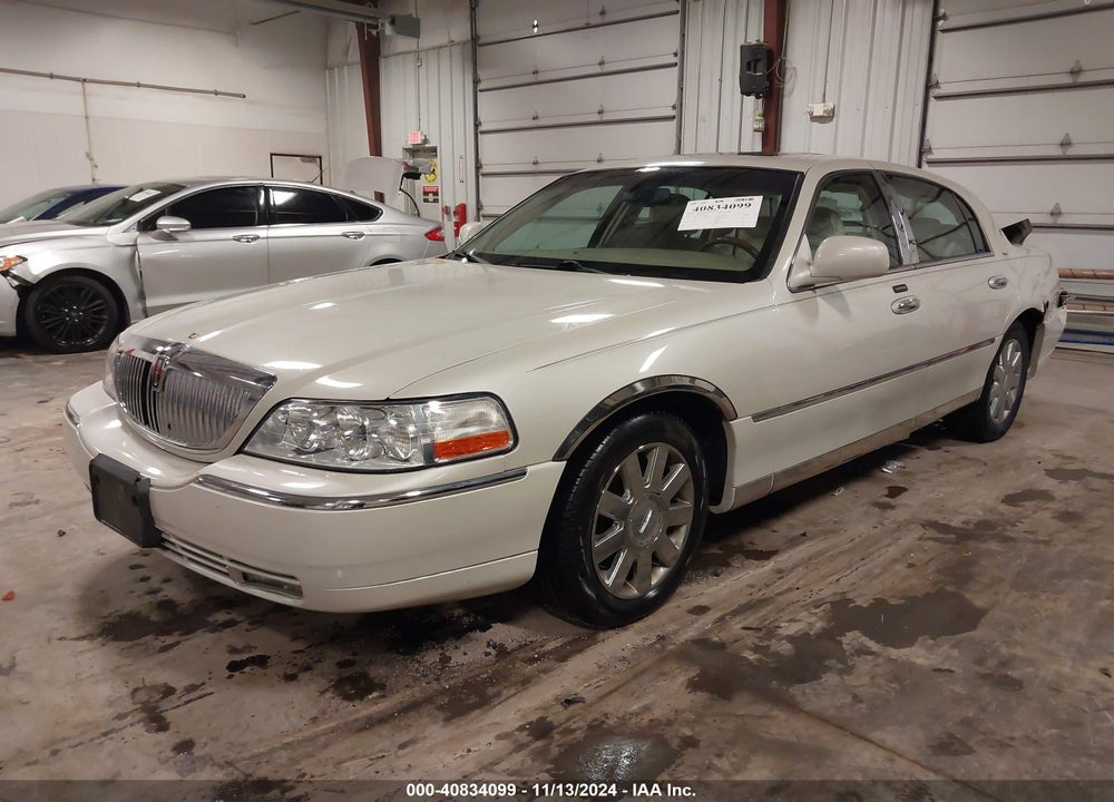 2007 LINCOLN TOWN CAR DESIGNER SERIES VIN: 1LNHM83V37Y605408