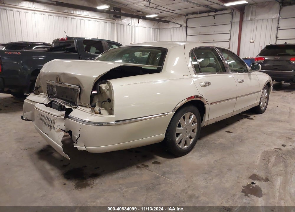 2007 LINCOLN TOWN CAR DESIGNER SERIES VIN: 1LNHM83V37Y605408