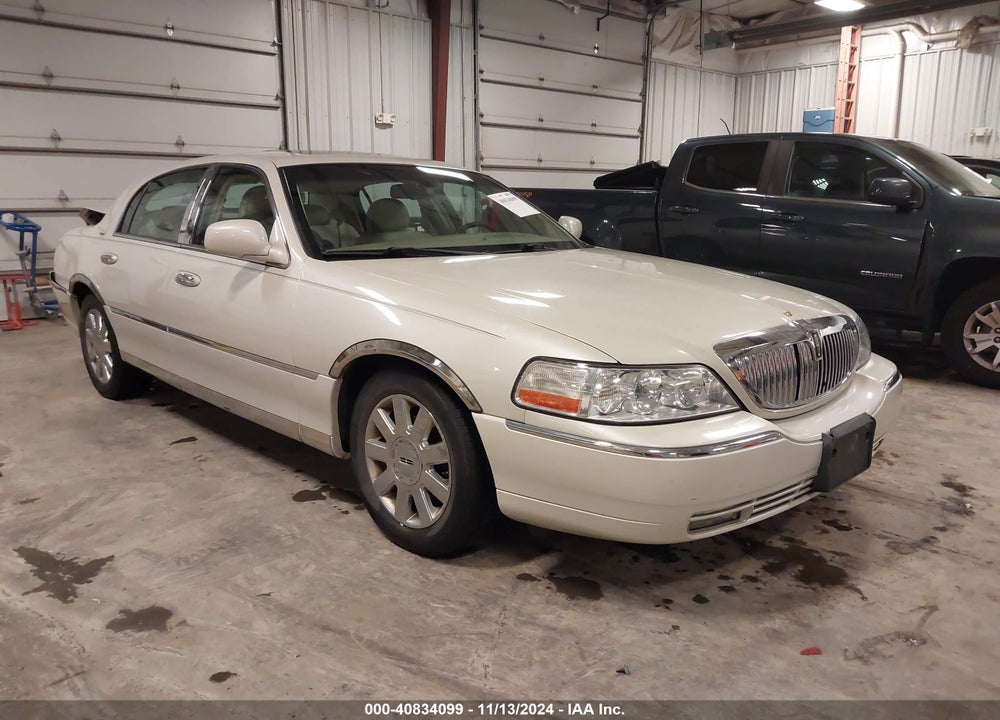 2007 LINCOLN TOWN CAR DESIGNER SERIES VIN: 1LNHM83V37Y605408
