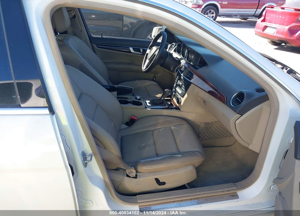 2014 MERCEDES-BENZ C 250 LUXURY/SPORT VIN: WDDGF4HBXER310210