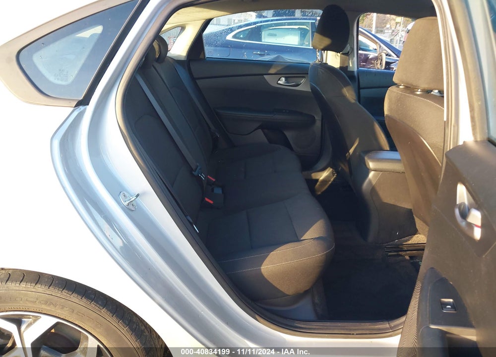 2021 KIA FORTE LXS VIN: 3KPF24AD1ME384137