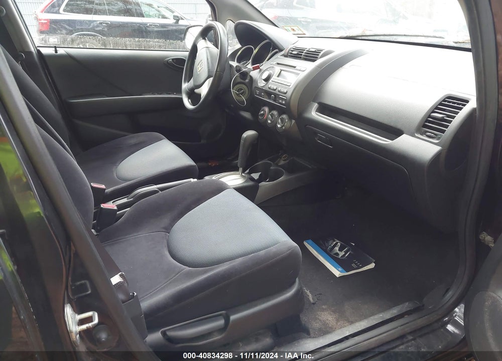 2008 HONDA FIT VIN: JHMGD38488S058092
