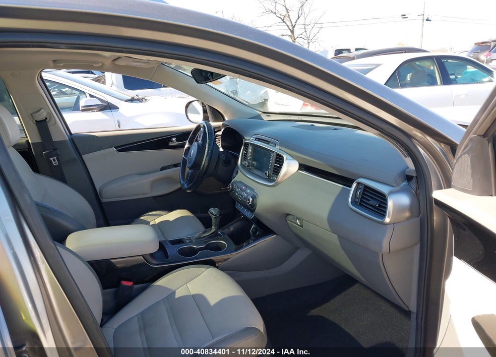 2017 KIA SORENTO 3.3L SX VIN: 5XYPK4A50HG189247