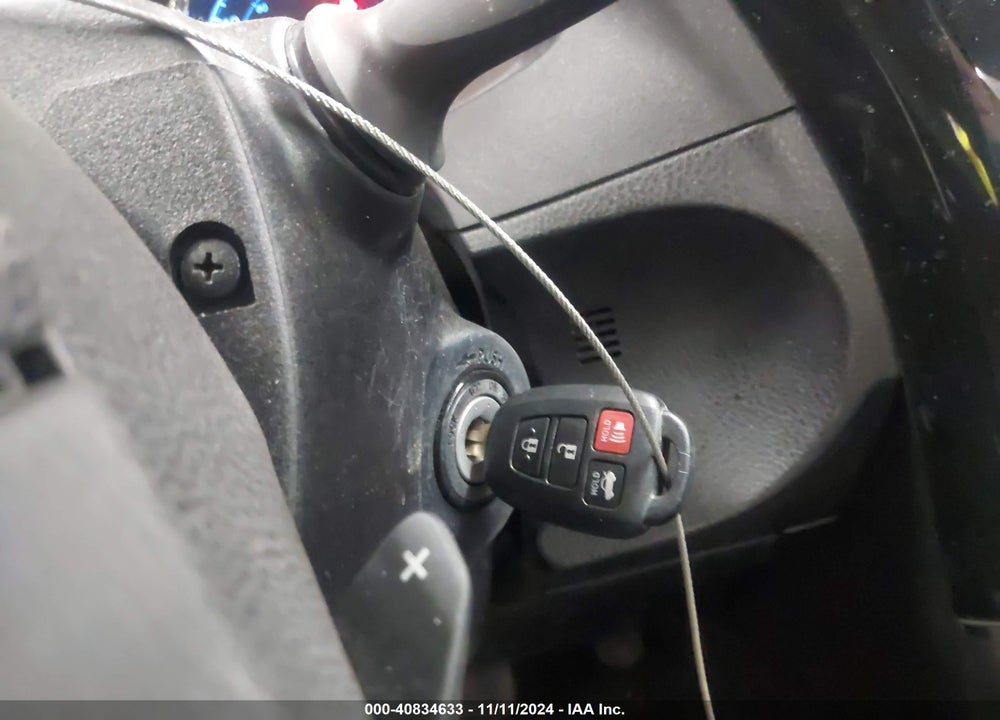 2018 TOYOTA COROLLA SE VIN: 2T1BURHE0JC099122
