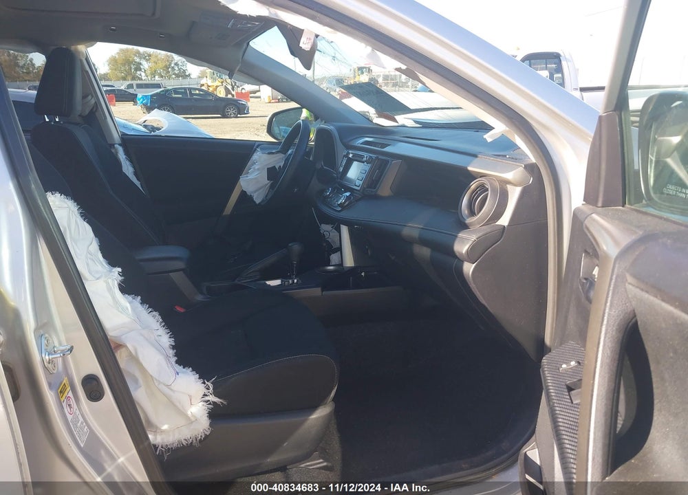 2015 TOYOTA RAV4 XLE VIN: 2T3WFREV2FW172178