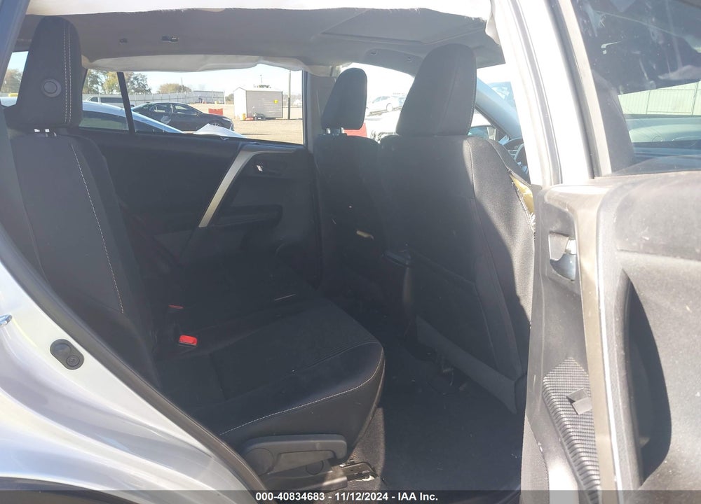 2015 TOYOTA RAV4 XLE VIN: 2T3WFREV2FW172178