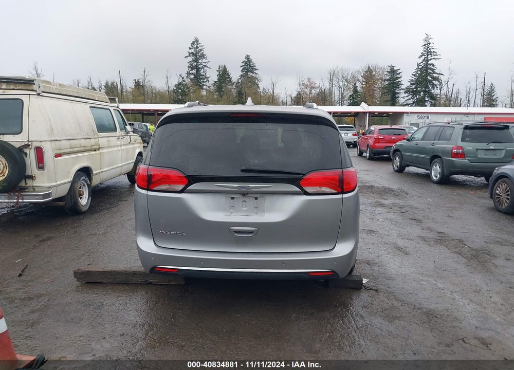 2019 CHRYSLER PACIFICA TOURING L VIN: 2C4RC1BG2KR650732
