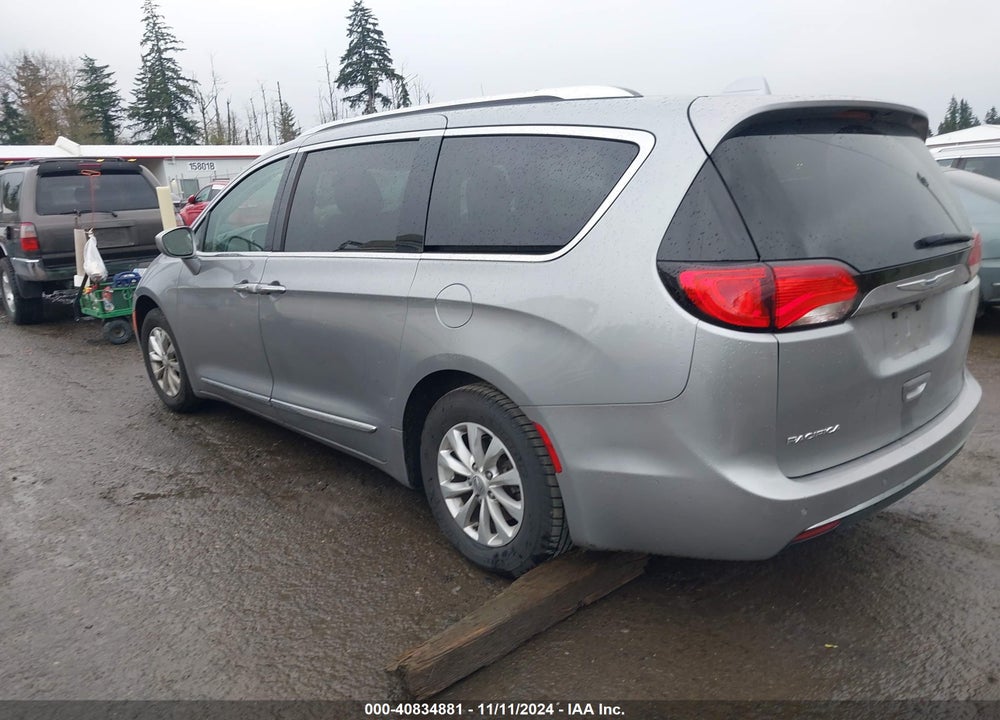 2019 CHRYSLER PACIFICA TOURING L VIN: 2C4RC1BG2KR650732