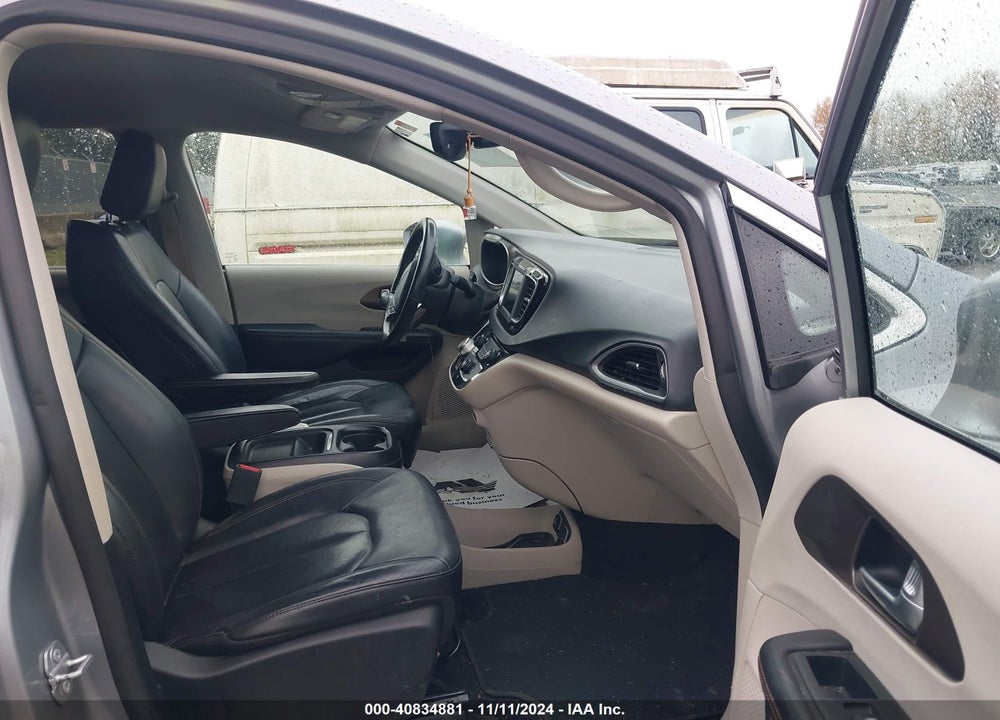 2019 CHRYSLER PACIFICA TOURING L VIN: 2C4RC1BG2KR650732