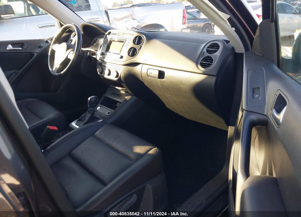 2016 VOLKSWAGEN TIGUAN S VIN: WVGAV7AX2GW528314