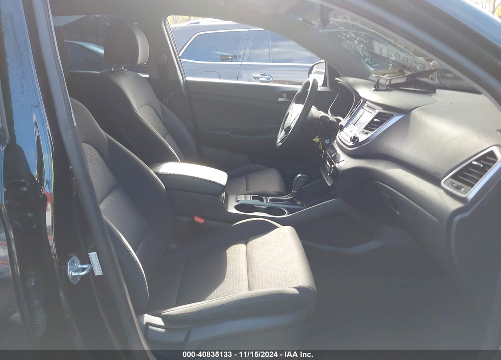 2017 HYUNDAI TUCSON SE VIN: KM8J3CA43HU382510