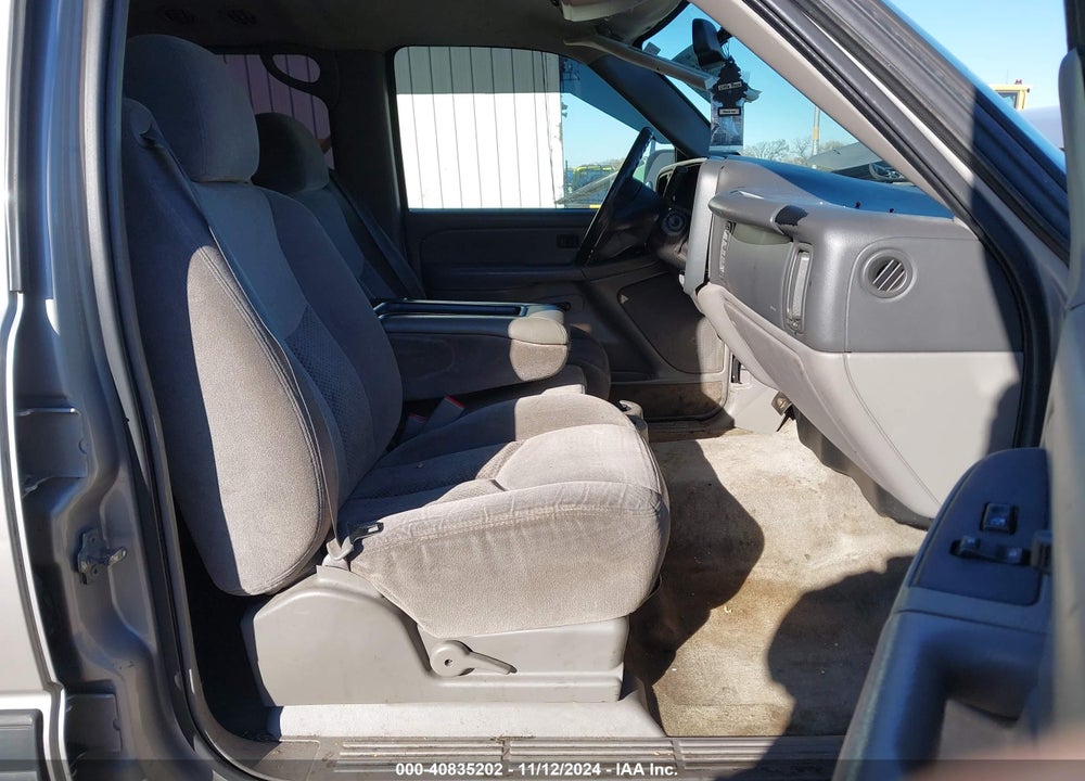 2005 CHEVROLET TAHOE LS VIN: 1GNEC13V55J132285