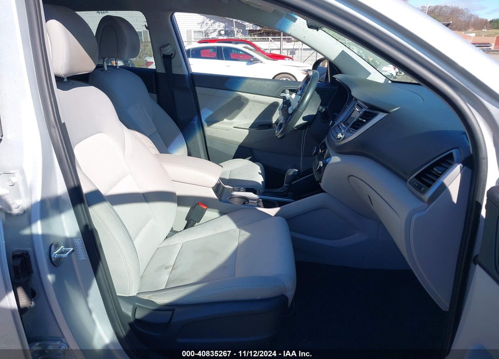 2017 HYUNDAI TUCSON SPORT VIN: KM8J3CA25HU584568