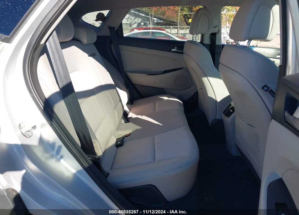 2017 HYUNDAI TUCSON SPORT VIN: KM8J3CA25HU584568