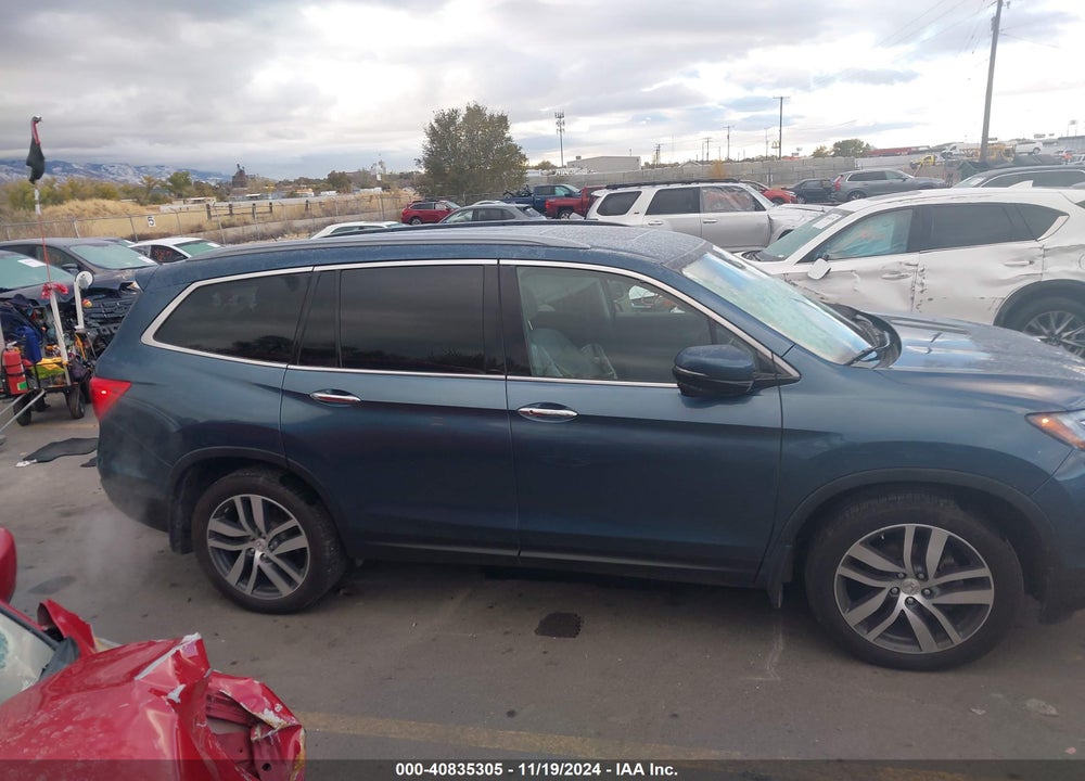 2017 HONDA PILOT TOURING VIN: 5FNYF6H90HB060168