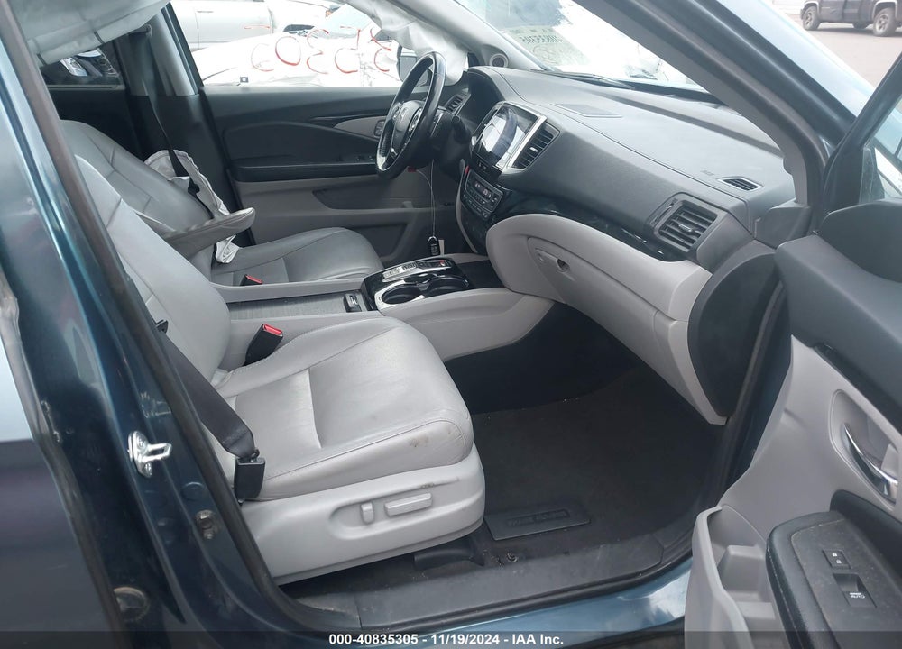 2017 HONDA PILOT TOURING VIN: 5FNYF6H90HB060168