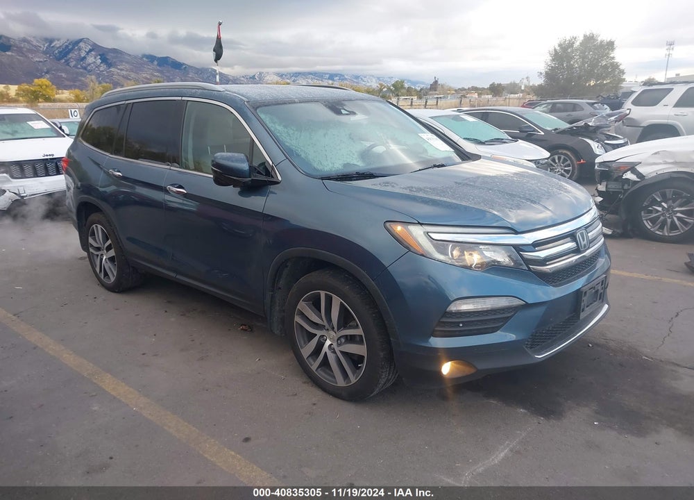 2017 HONDA PILOT TOURING VIN: 5FNYF6H90HB060168
