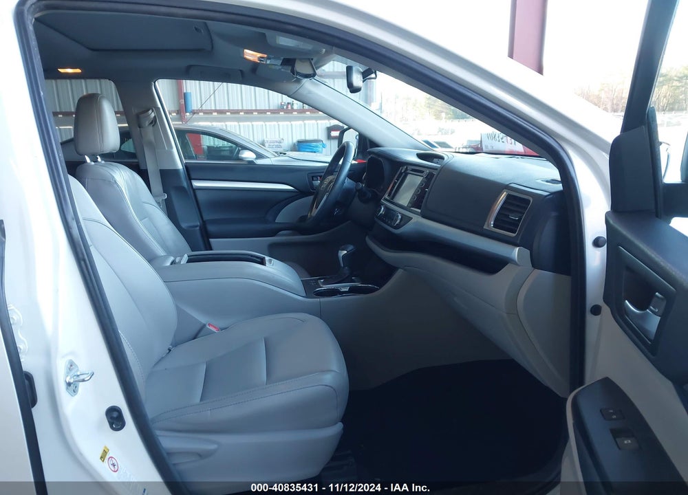 2016 TOYOTA HIGHLANDER XLE V6 VIN: 5TDJKRFH2GS279717