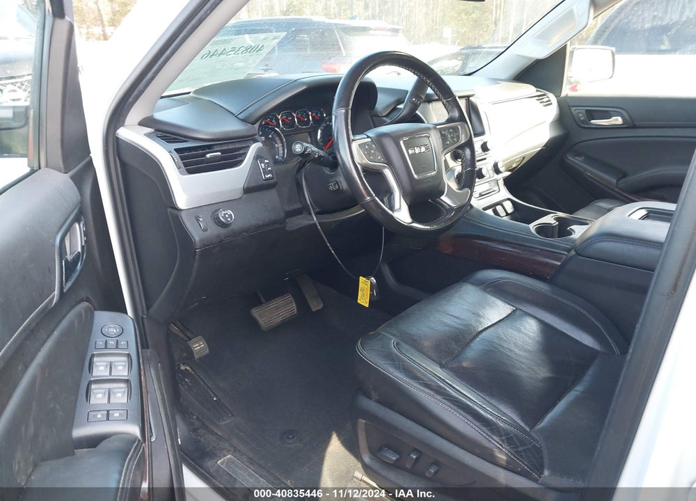 2019 GMC YUKON XL SLT VIN: 1GKS1GKC8KR245587