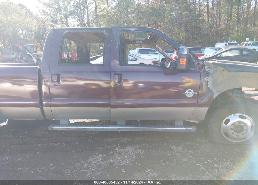 2011 FORD F-350 LARIAT VIN: 1FT8W3DTXBEB17484