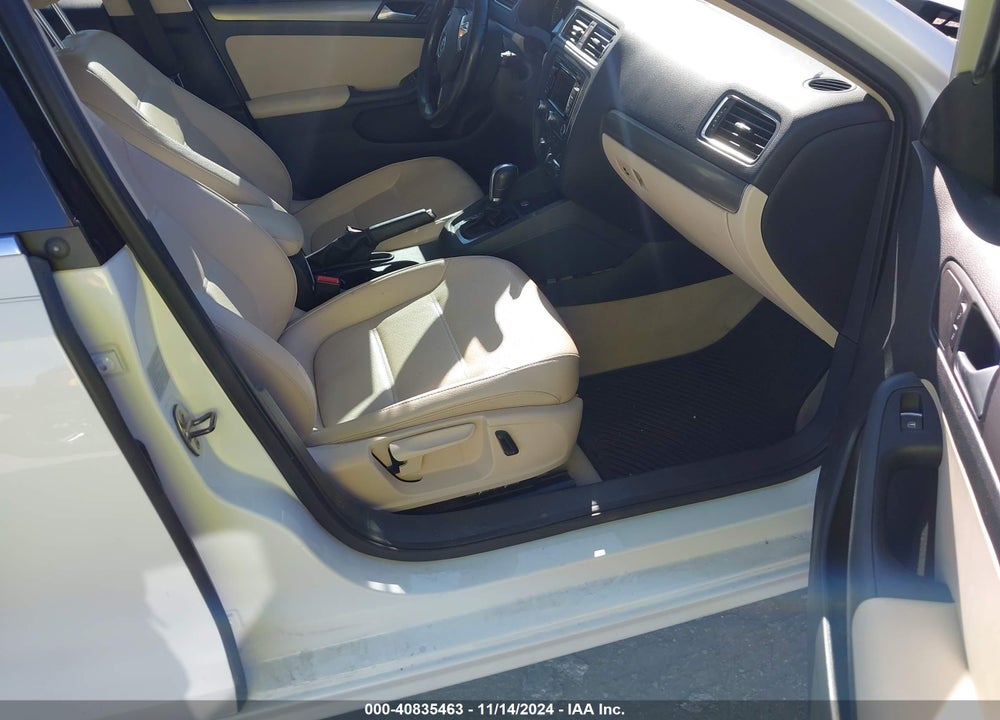 2014 VOLKSWAGEN JETTA 2.0L TDI VIN: 3VWLL7AJ0EM411677