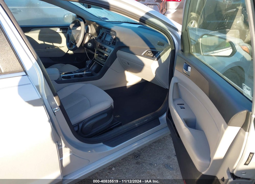 2015 HYUNDAI SONATA SE VIN: 5NPE24AF1FH178893