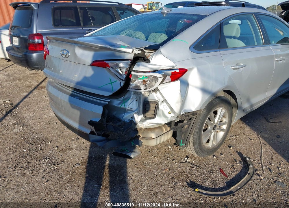 2015 HYUNDAI SONATA SE VIN: 5NPE24AF1FH178893