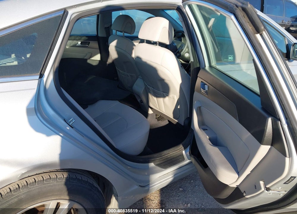 2015 HYUNDAI SONATA SE VIN: 5NPE24AF1FH178893