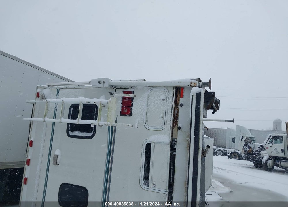 2002 LANCE 1161 CAMPER VIN: 148198