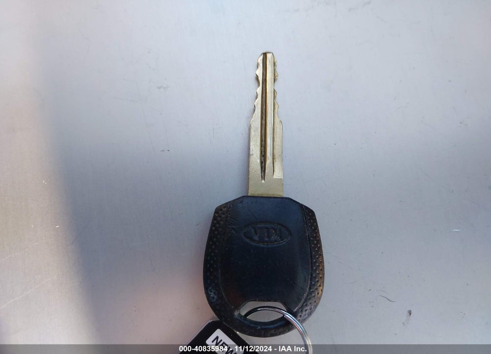 2004 KIA OPTIMA EX/LX VIN: KNAGD126245318153