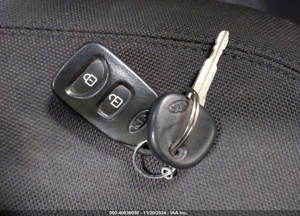 2011 KIA SPORTAGE LX VIN: KNDPBCA20B7084132