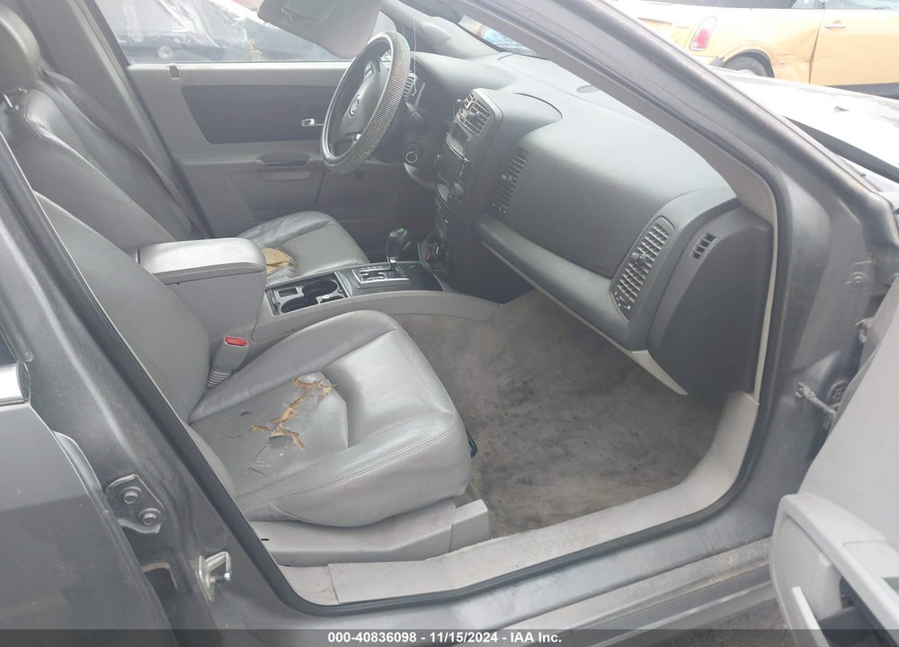2005 CADILLAC SRX V6 VIN: 1GYEE637250186824
