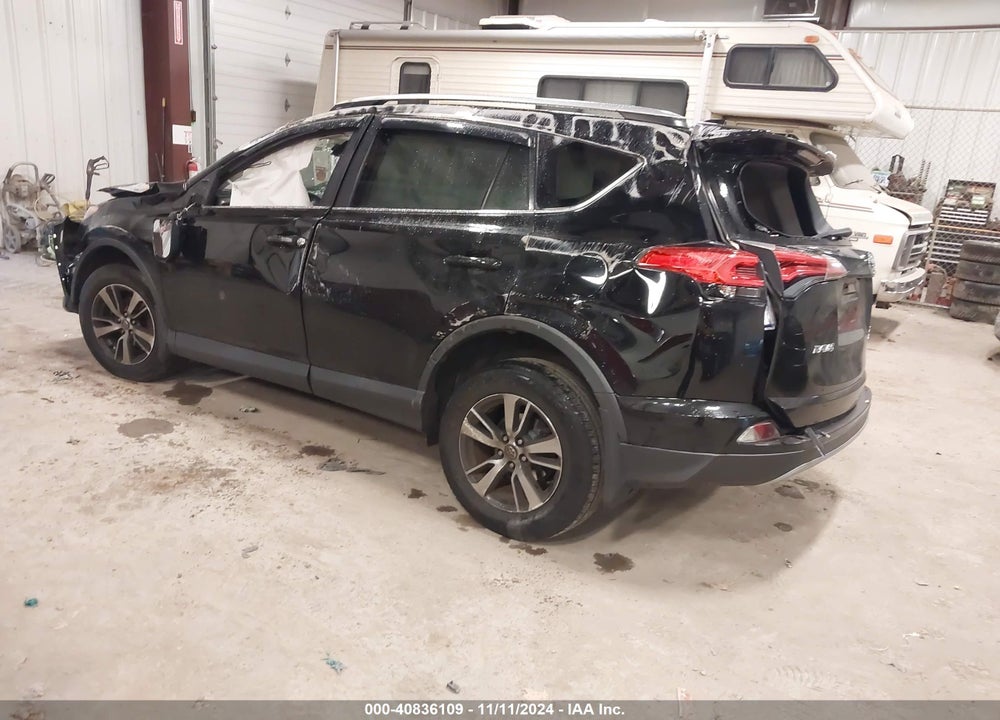 2017 TOYOTA RAV4 XLE VIN: 2T3RFREV3HW662273