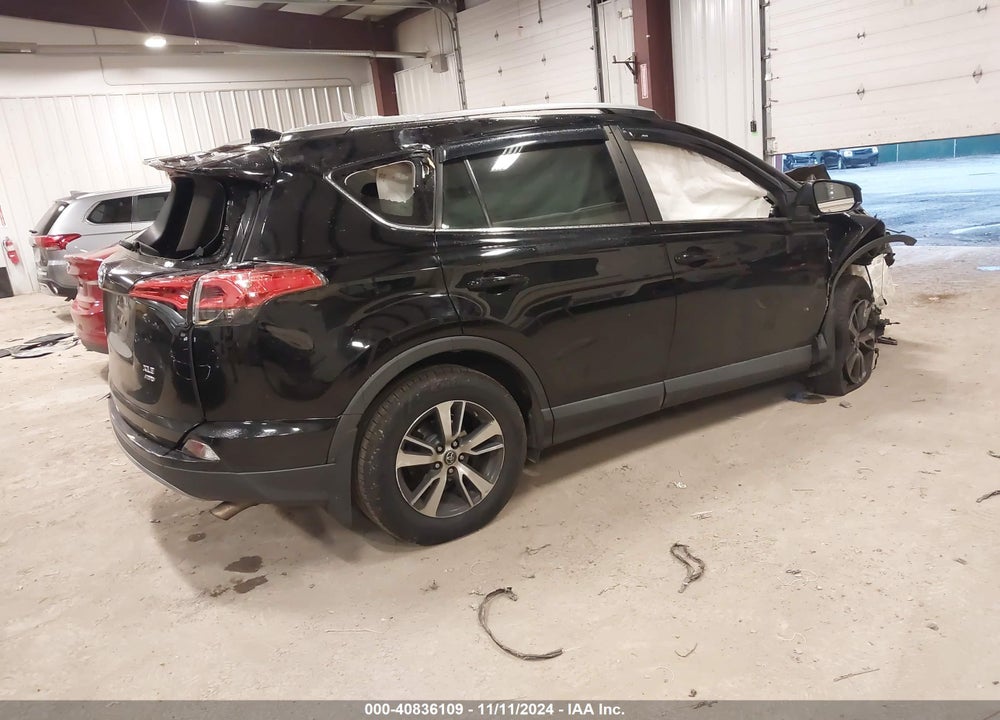 2017 TOYOTA RAV4 XLE VIN: 2T3RFREV3HW662273