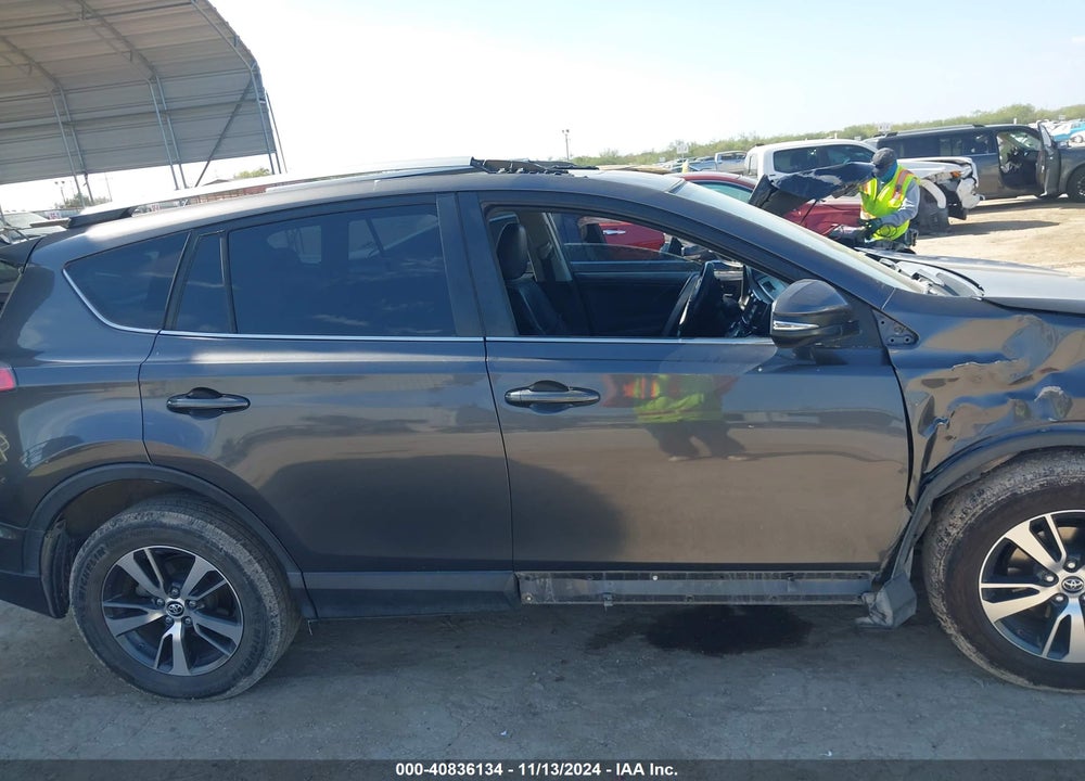 2018 TOYOTA RAV4 ADVENTURE/XLE VIN: JTMWFREV1JJ152429