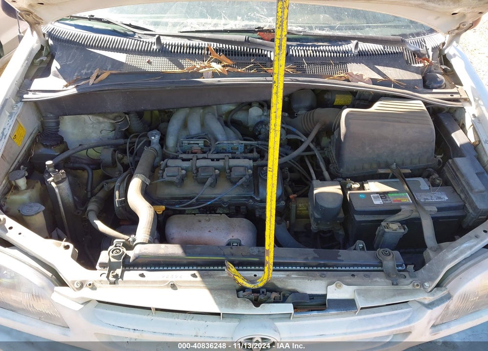 1998 TOYOTA SIENNA XLE VIN: 4T3ZF13C5WU012344