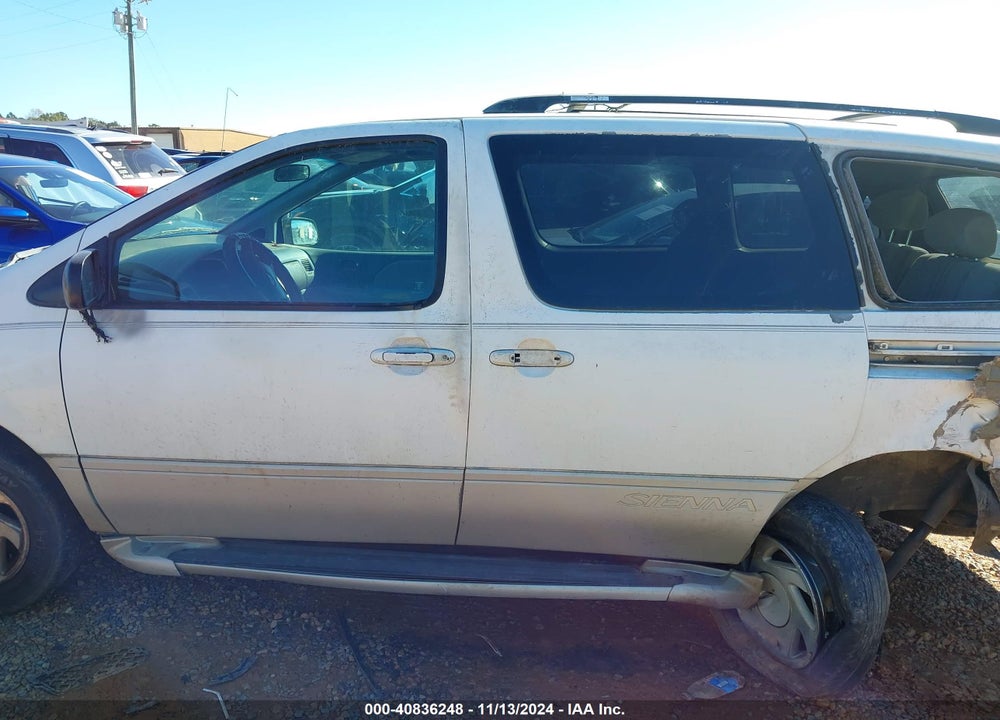 1998 TOYOTA SIENNA XLE VIN: 4T3ZF13C5WU012344