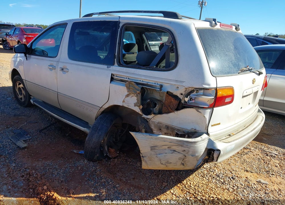 1998 TOYOTA SIENNA XLE VIN: 4T3ZF13C5WU012344