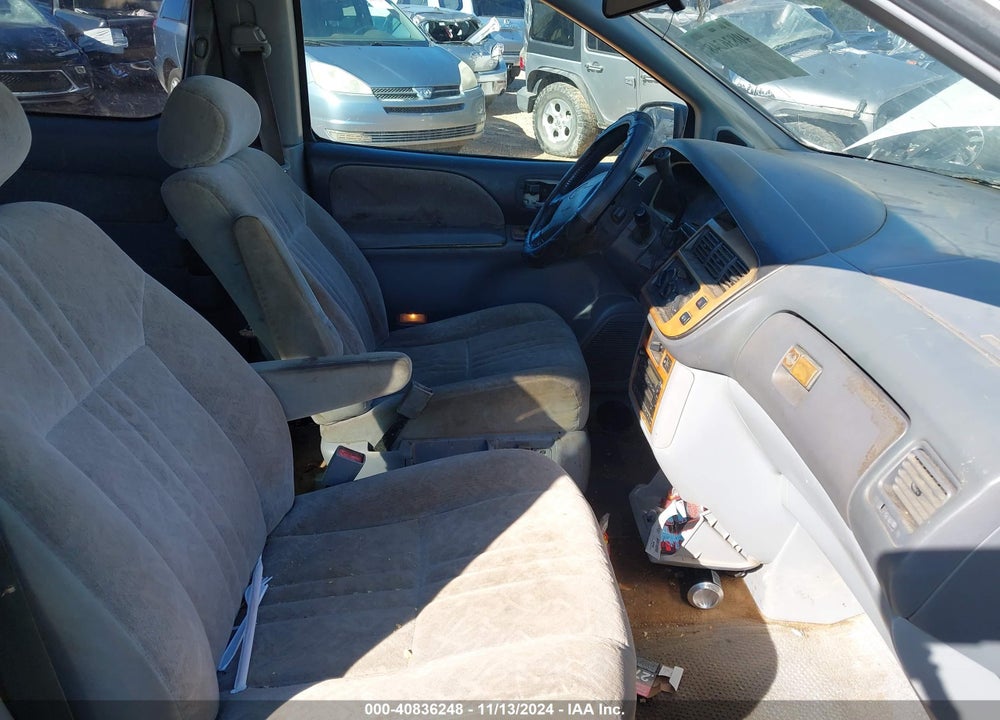 1998 TOYOTA SIENNA XLE VIN: 4T3ZF13C5WU012344