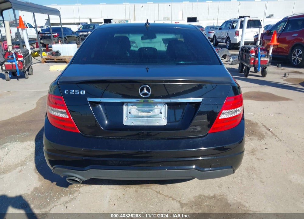 2012 MERCEDES-BENZ C 250 LUXURY/SPORT VIN: WDDGF4HB1CR231635
