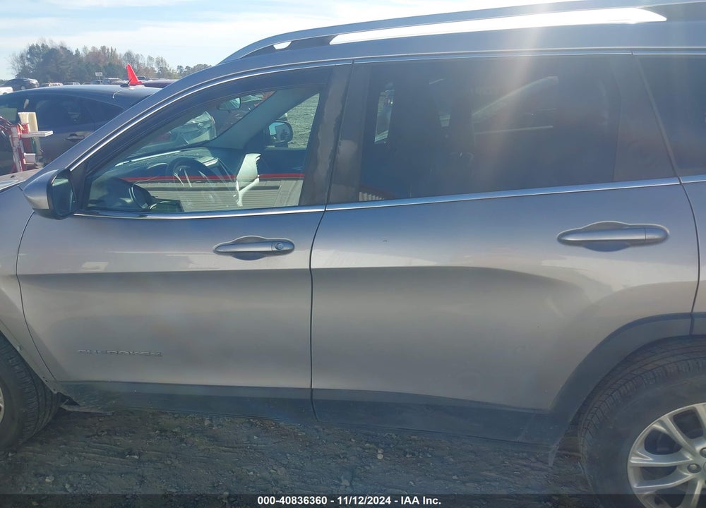 2019 JEEP CHEROKEE LATITUDE FWD VIN: 1C4PJLCB0KD130074