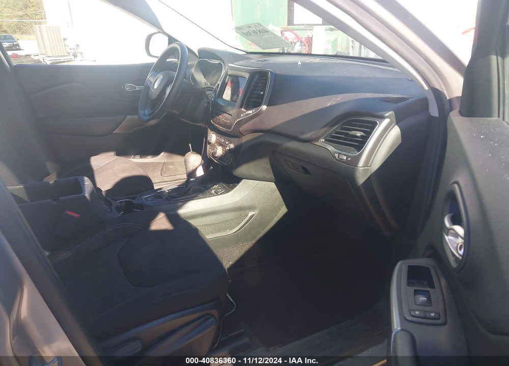 2019 JEEP CHEROKEE LATITUDE FWD VIN: 1C4PJLCB0KD130074