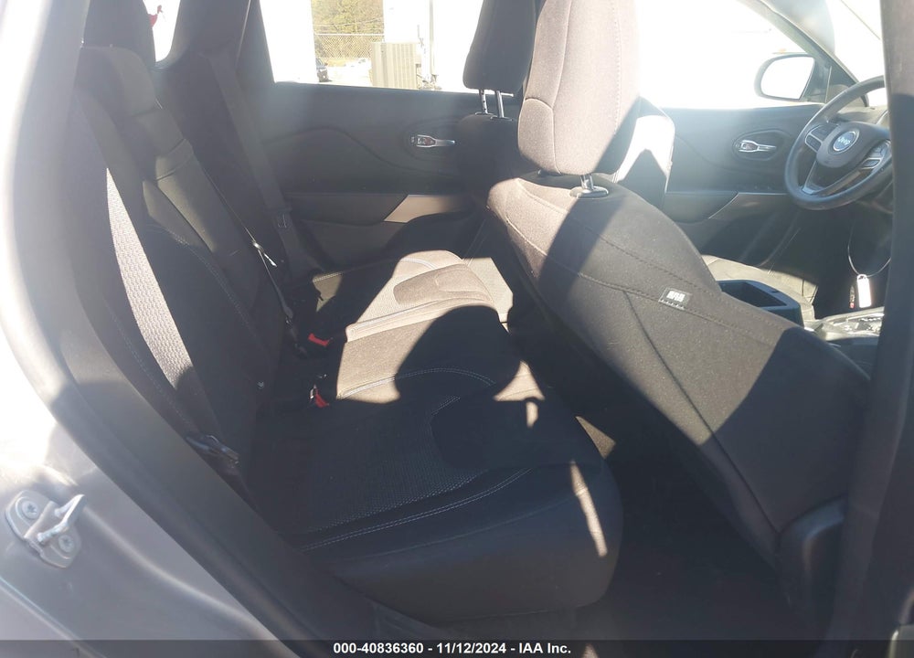 2019 JEEP CHEROKEE LATITUDE FWD VIN: 1C4PJLCB0KD130074