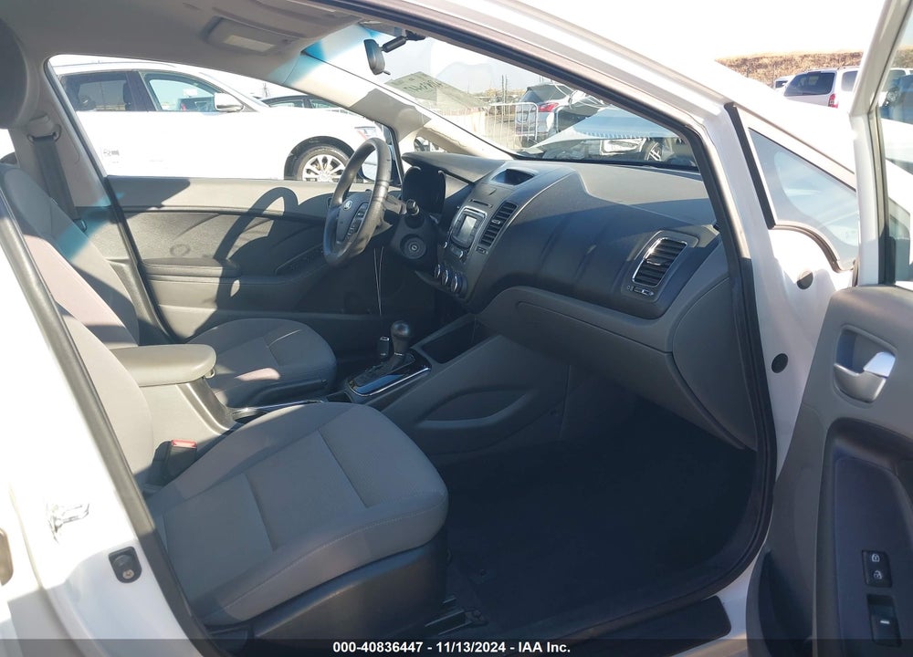 2018 KIA FORTE LX VIN: 3KPFK4A74JE281056