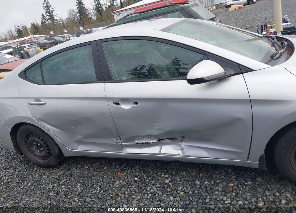 2018 HYUNDAI ELANTRA SE VIN: 5NPD74LF5JH262492