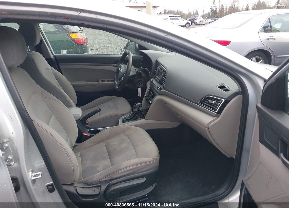 2018 HYUNDAI ELANTRA SE VIN: 5NPD74LF5JH262492